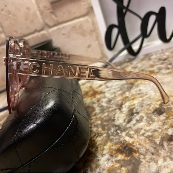 Woman’s Glasses - Picture 3 of 3